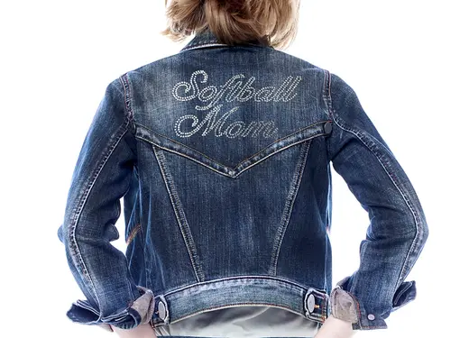 GS2-24_Application-Image_Rhinestone-Soccer-Mom-1200x900