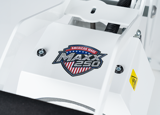 MAXX-250-Cap-Logo-Detail-07595